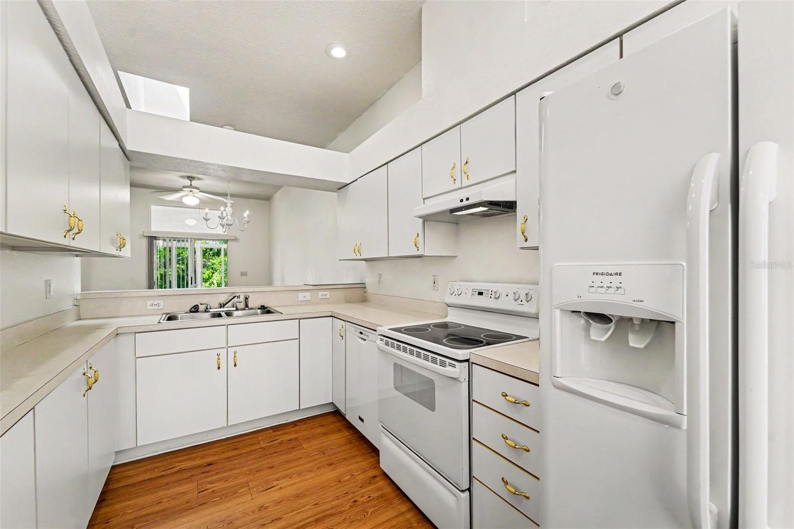12514 HOLLYBROOK LN — photo 15