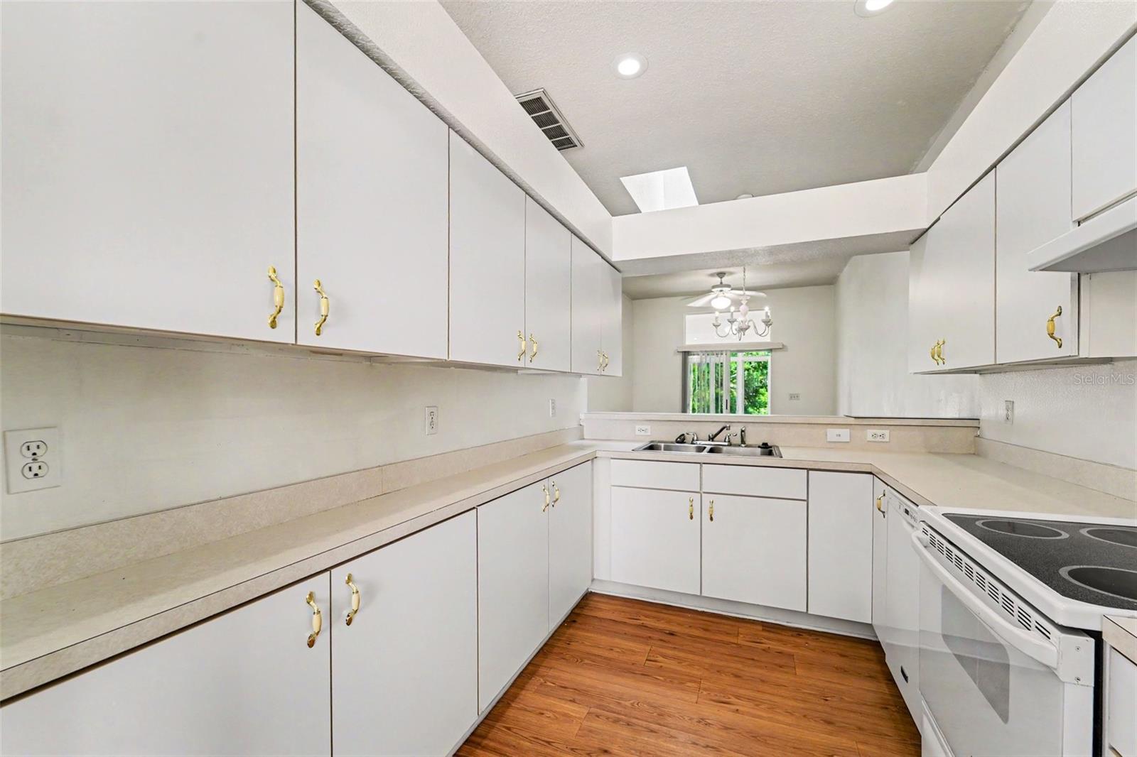 12514 HOLLYBROOK LN — photo 13