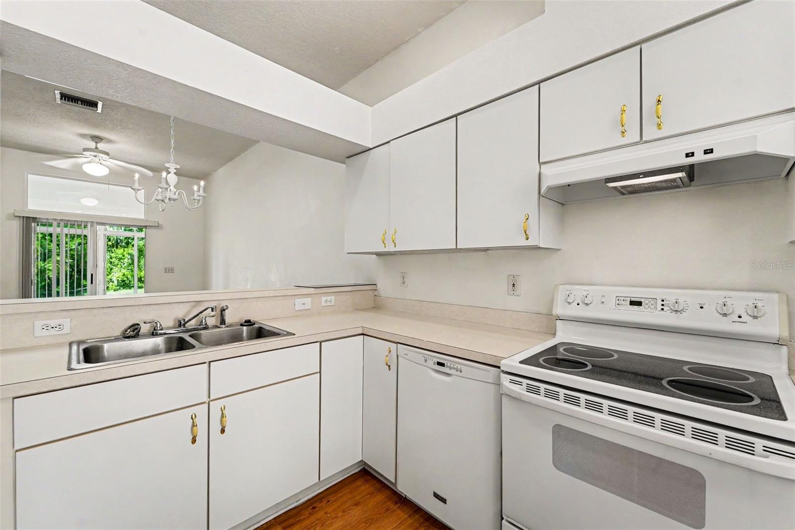 12514 HOLLYBROOK LN — photo 14