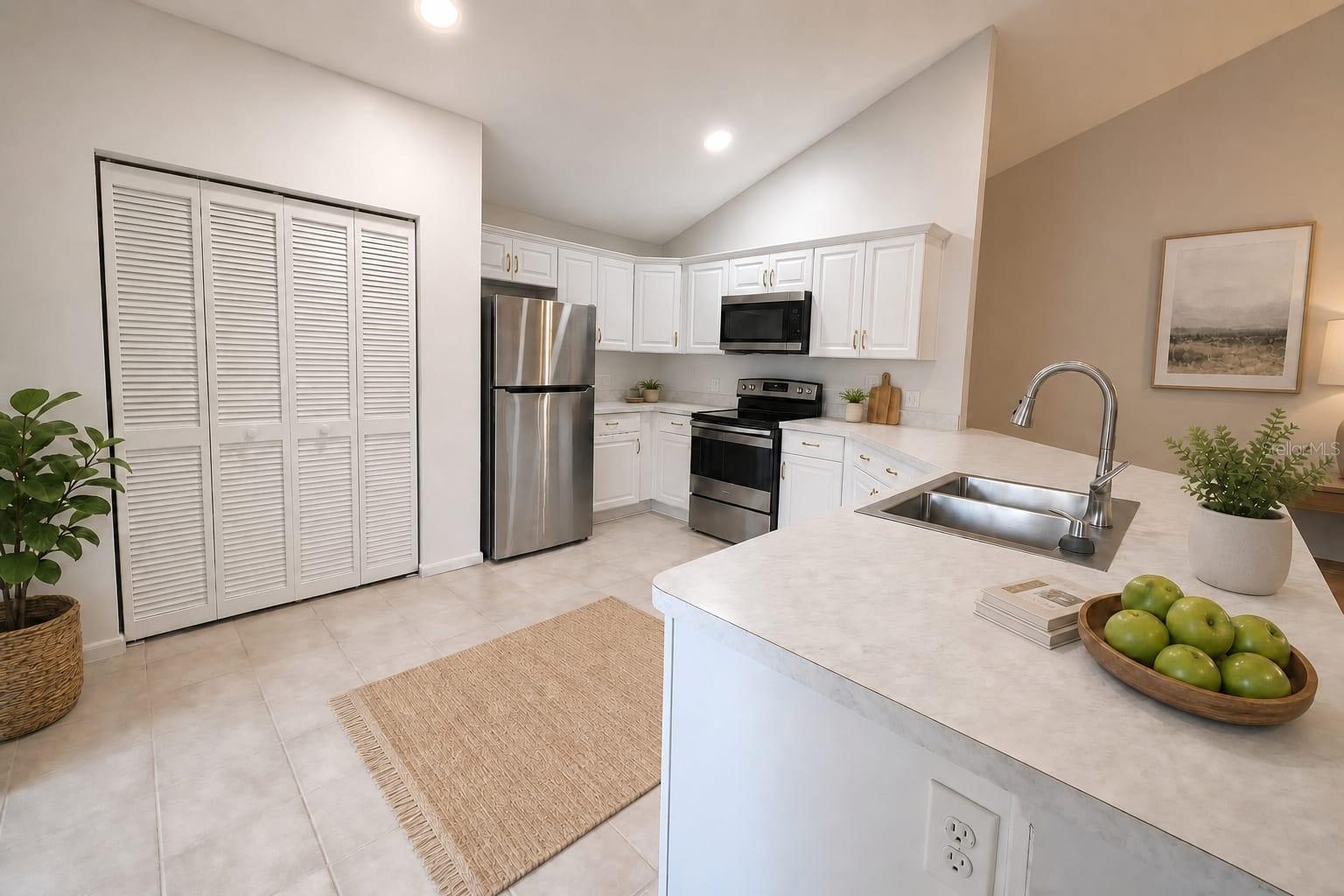 15215 AMBERLY DR #907 — photo 9