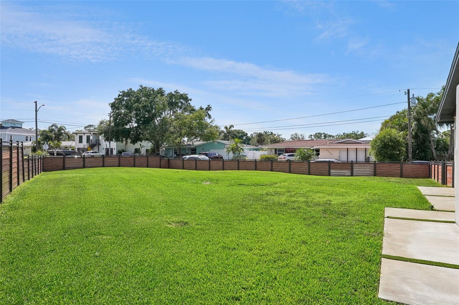 5201 HUNTINGTON ST NE — photo 44