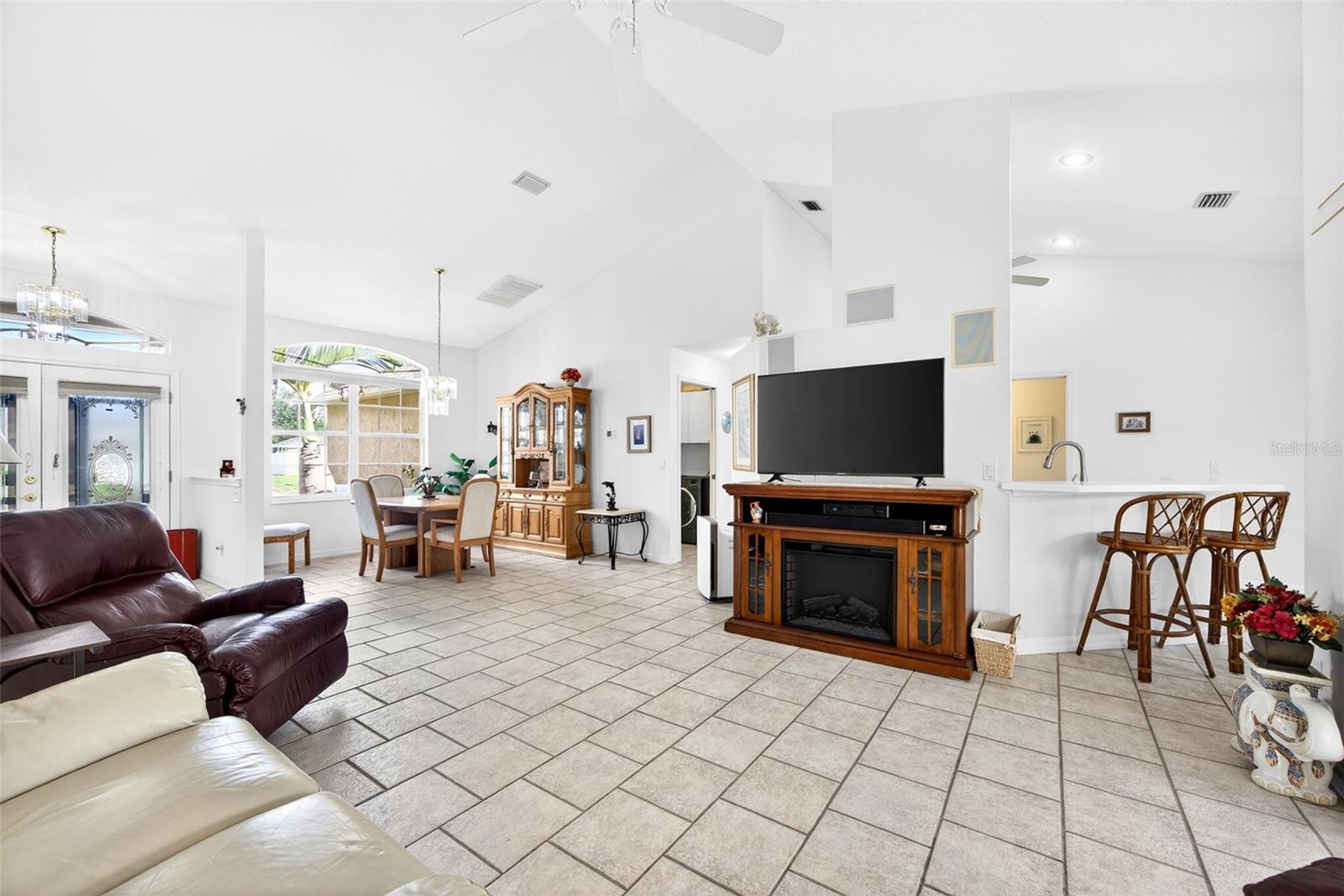 4841 CAMELOT ST — photo 4