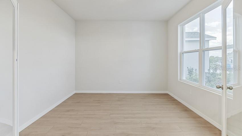1855 BROWNING LOOP — photo 3