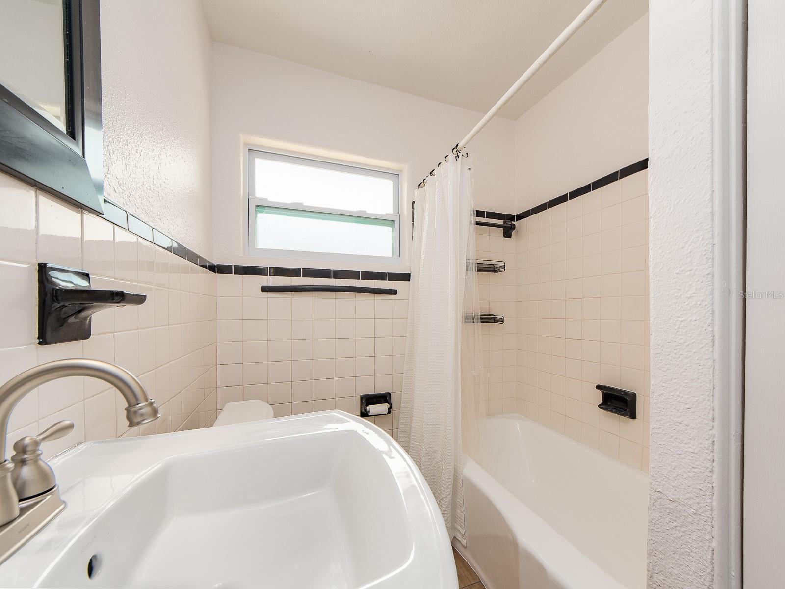 502 LEXINGTON ST — photo 31