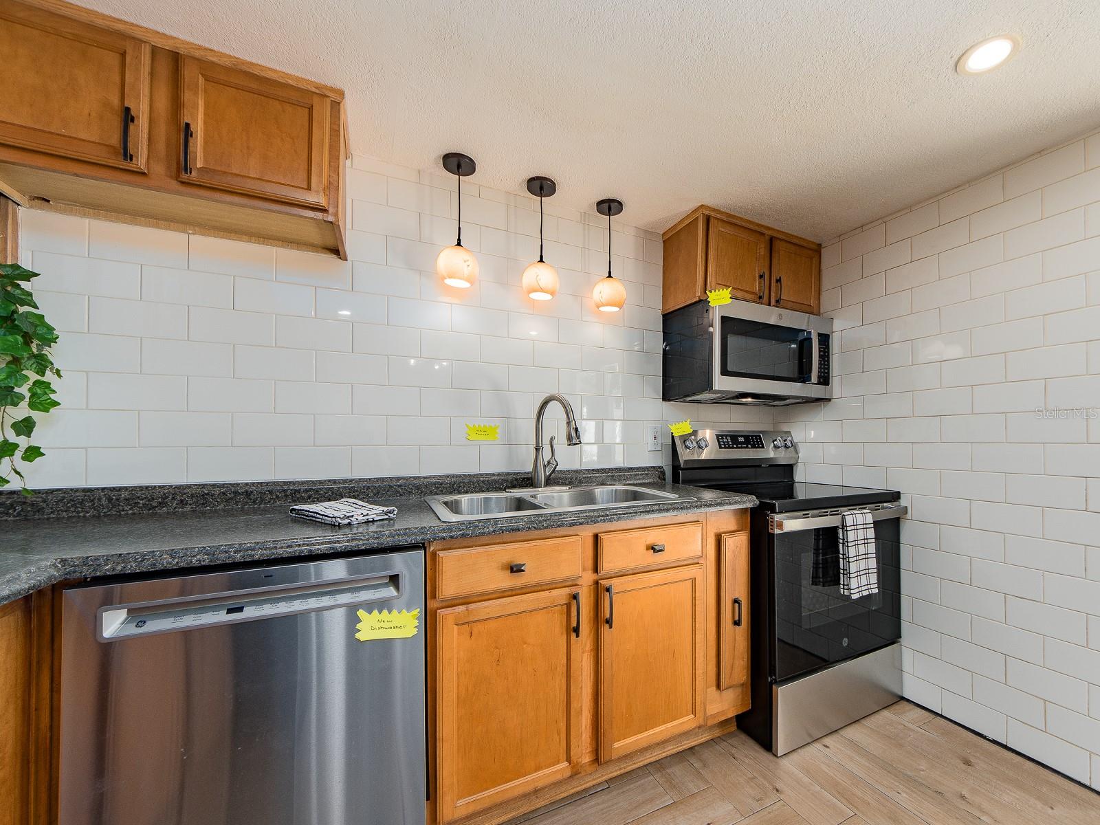 502 LEXINGTON ST — photo 16