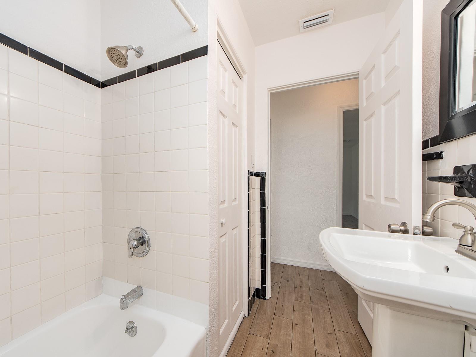 502 LEXINGTON ST — photo 32