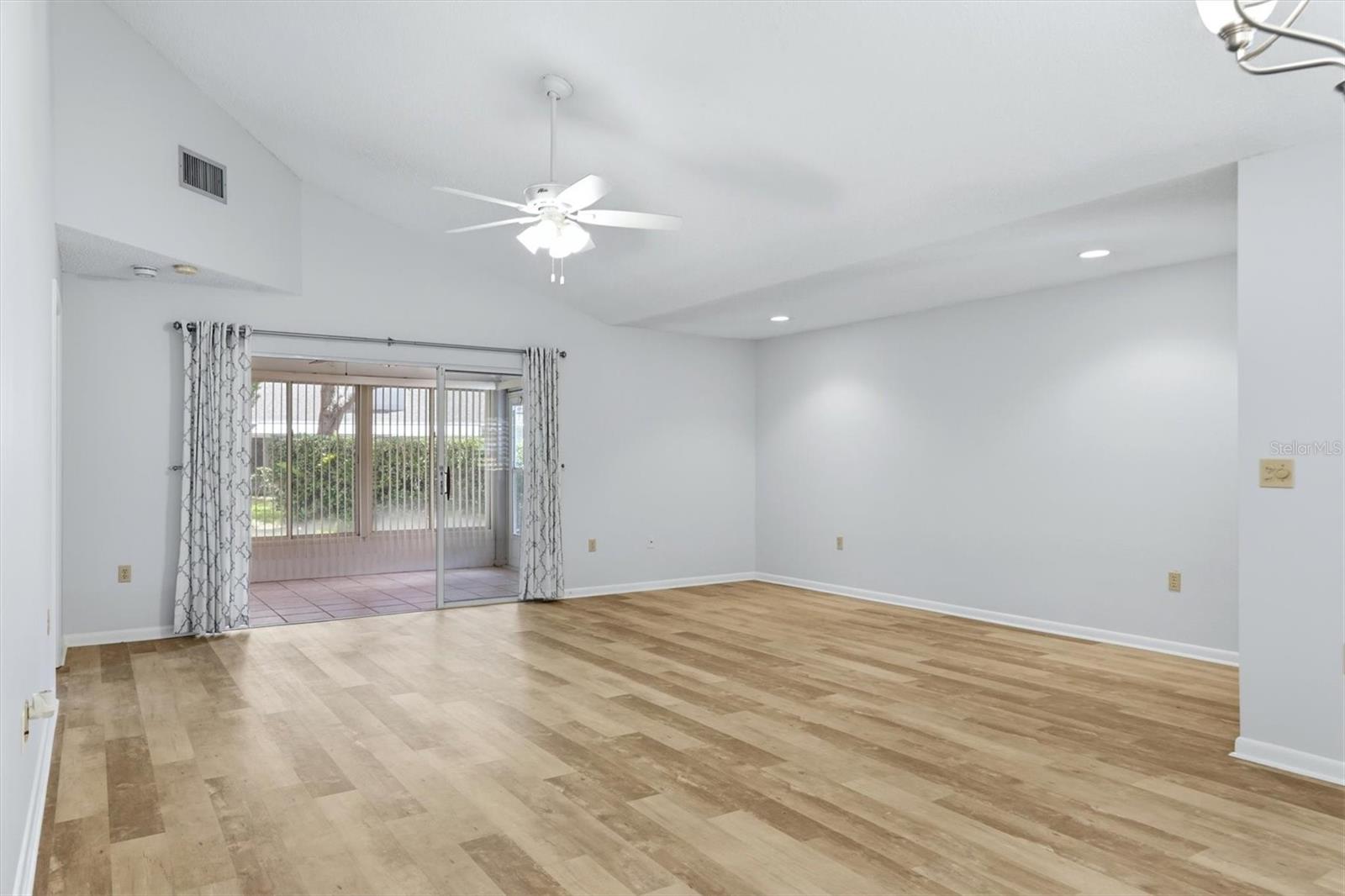 6420 CARRINGTON CIR #35 — photo 5