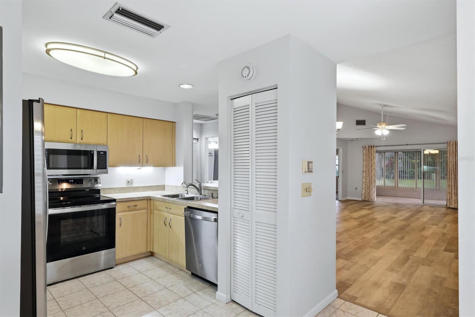 6420 CARRINGTON CIR #35 — photo 15