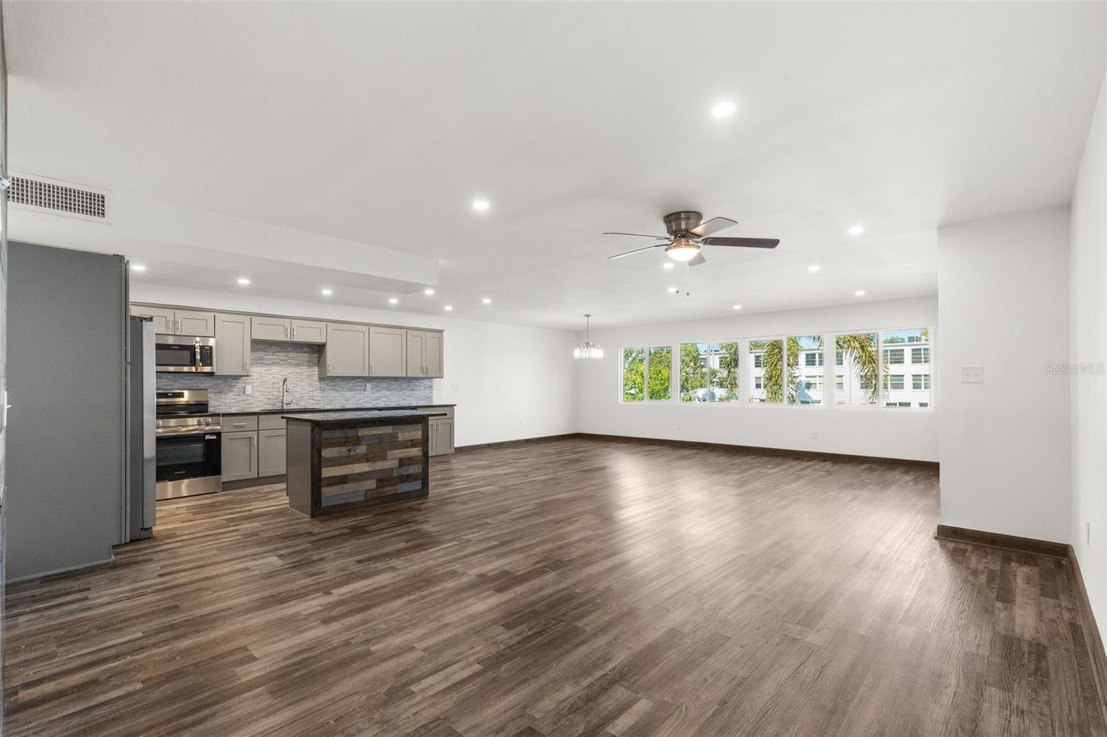 225 COUNTRY CLUB DR #B221 — photo 4