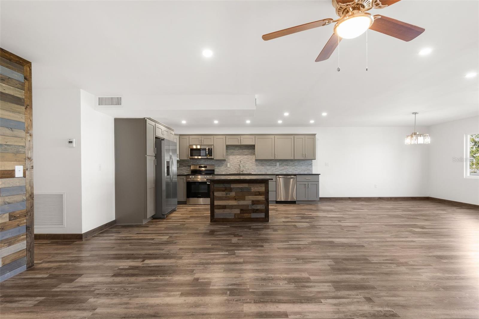 225 COUNTRY CLUB DR #B221 — photo 12
