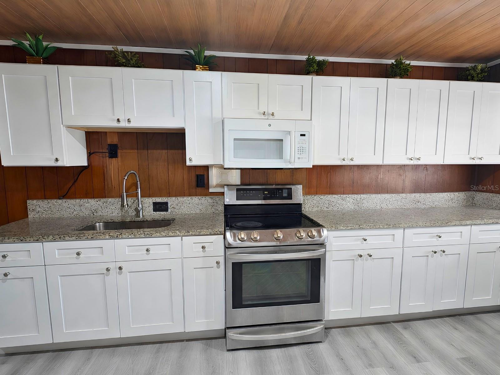7101 JEANNE AVE — photo 5