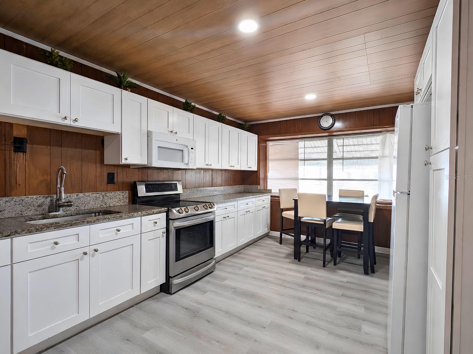 7101 JEANNE AVE — photo 4