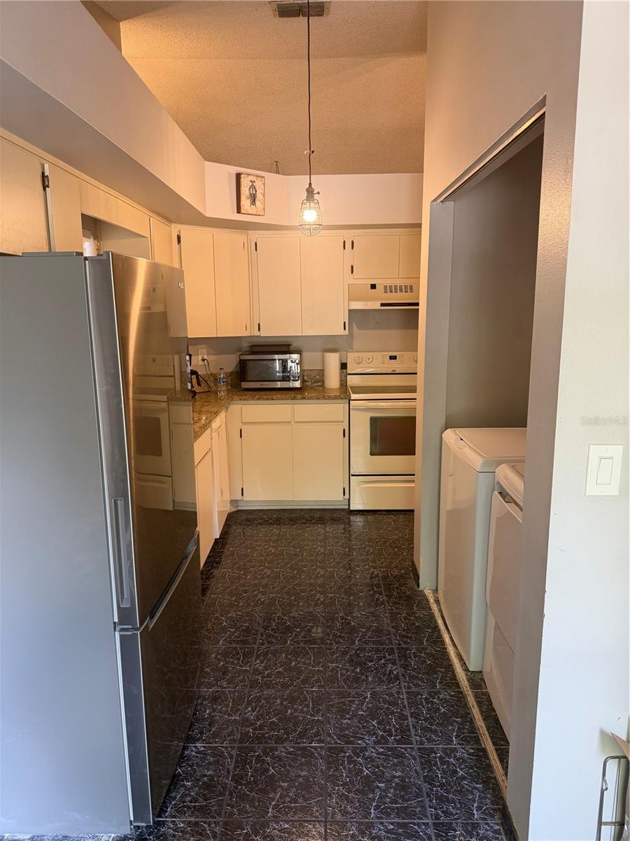 692 BELLINGHAM PL — photo 4