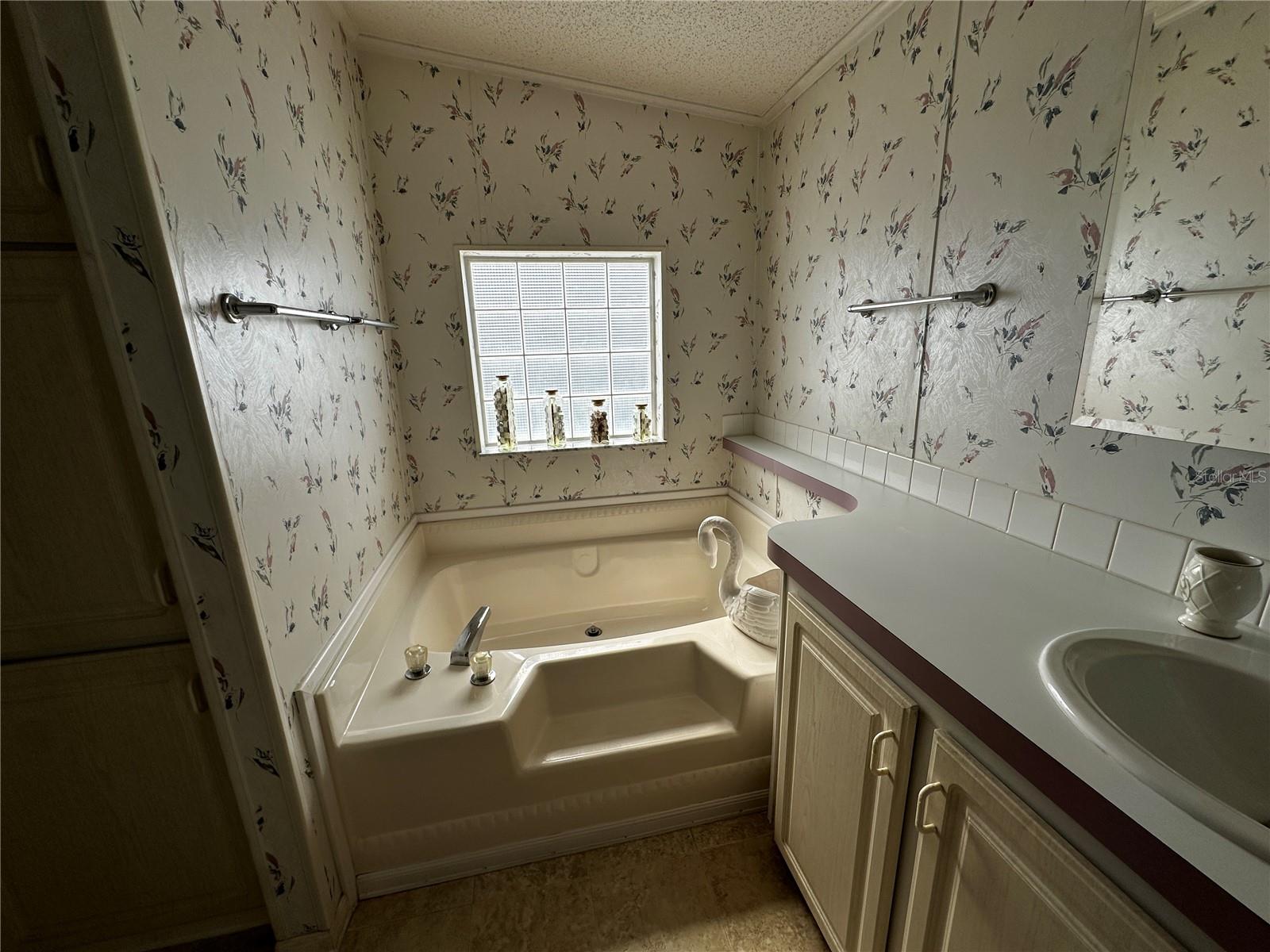 502 AMBERJACK DR — photo 16