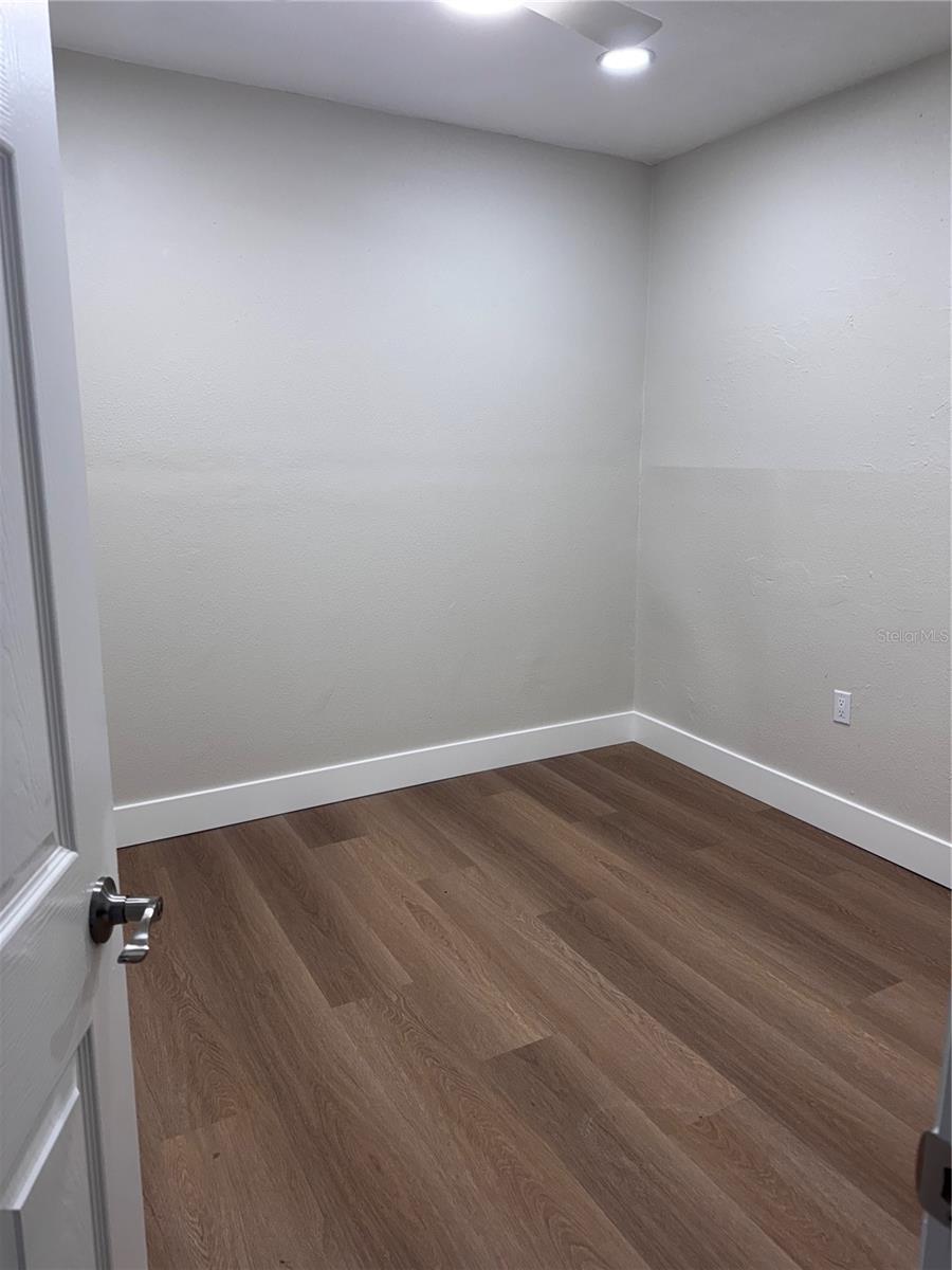 1204 W ALSOBROOK ST — photo 6