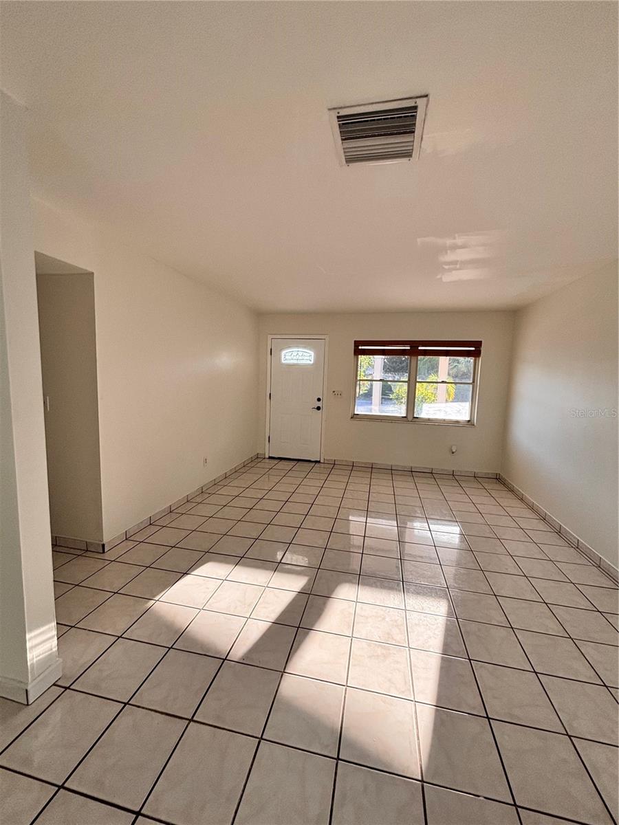 10611 N ALTMAN ST — photo 10