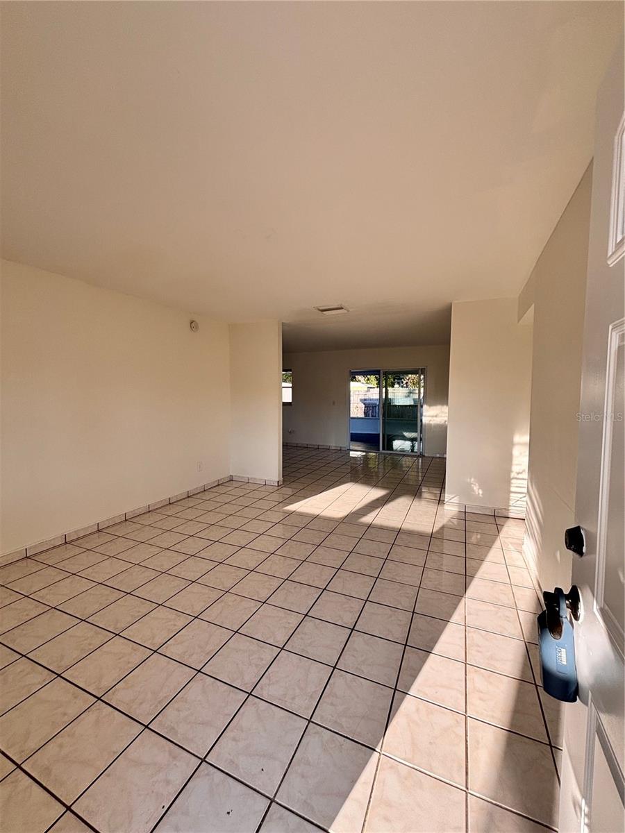 10611 N ALTMAN ST — photo 7