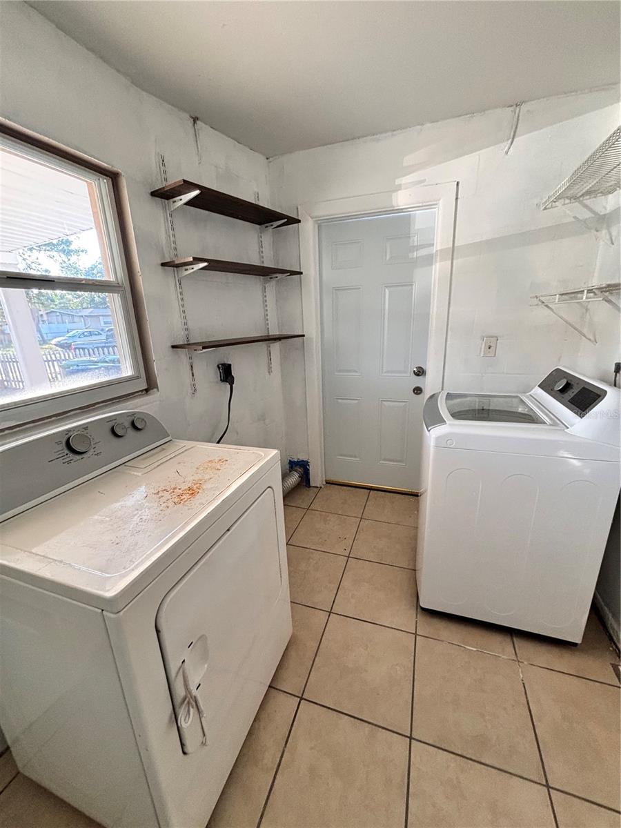 10611 N ALTMAN ST — photo 24