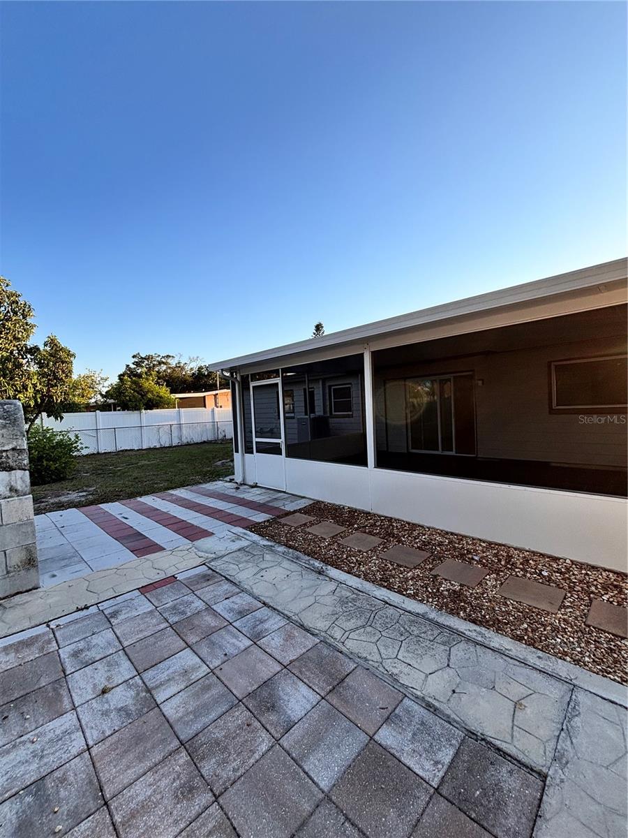 10611 N ALTMAN ST — photo 32