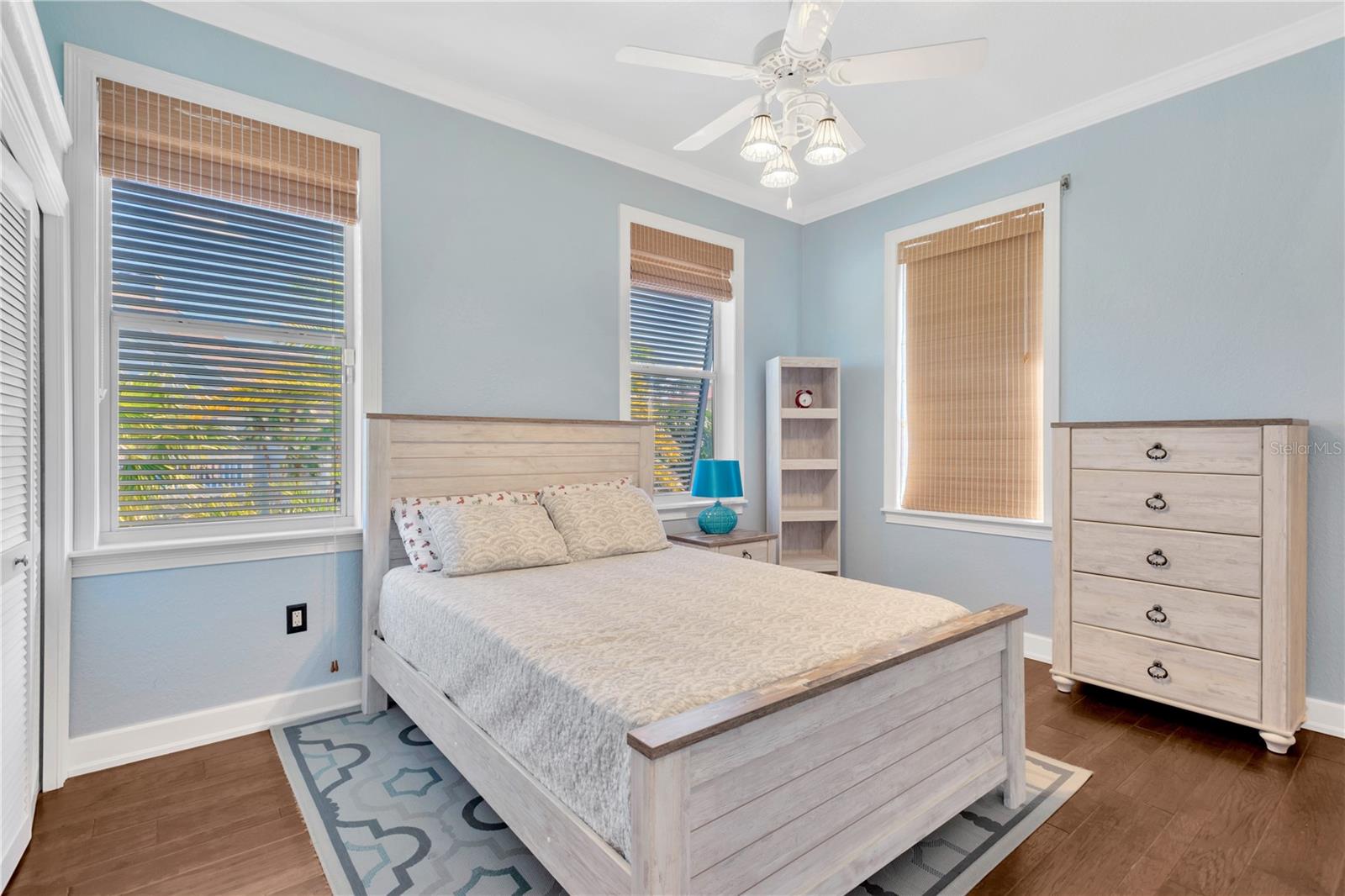 511 SEAVIEW DR — photo 30