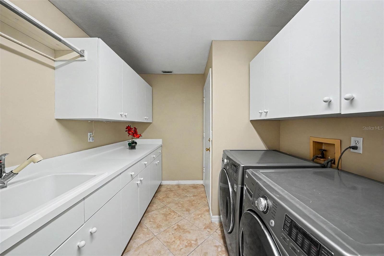 833 MARCO DR NE — photo 36