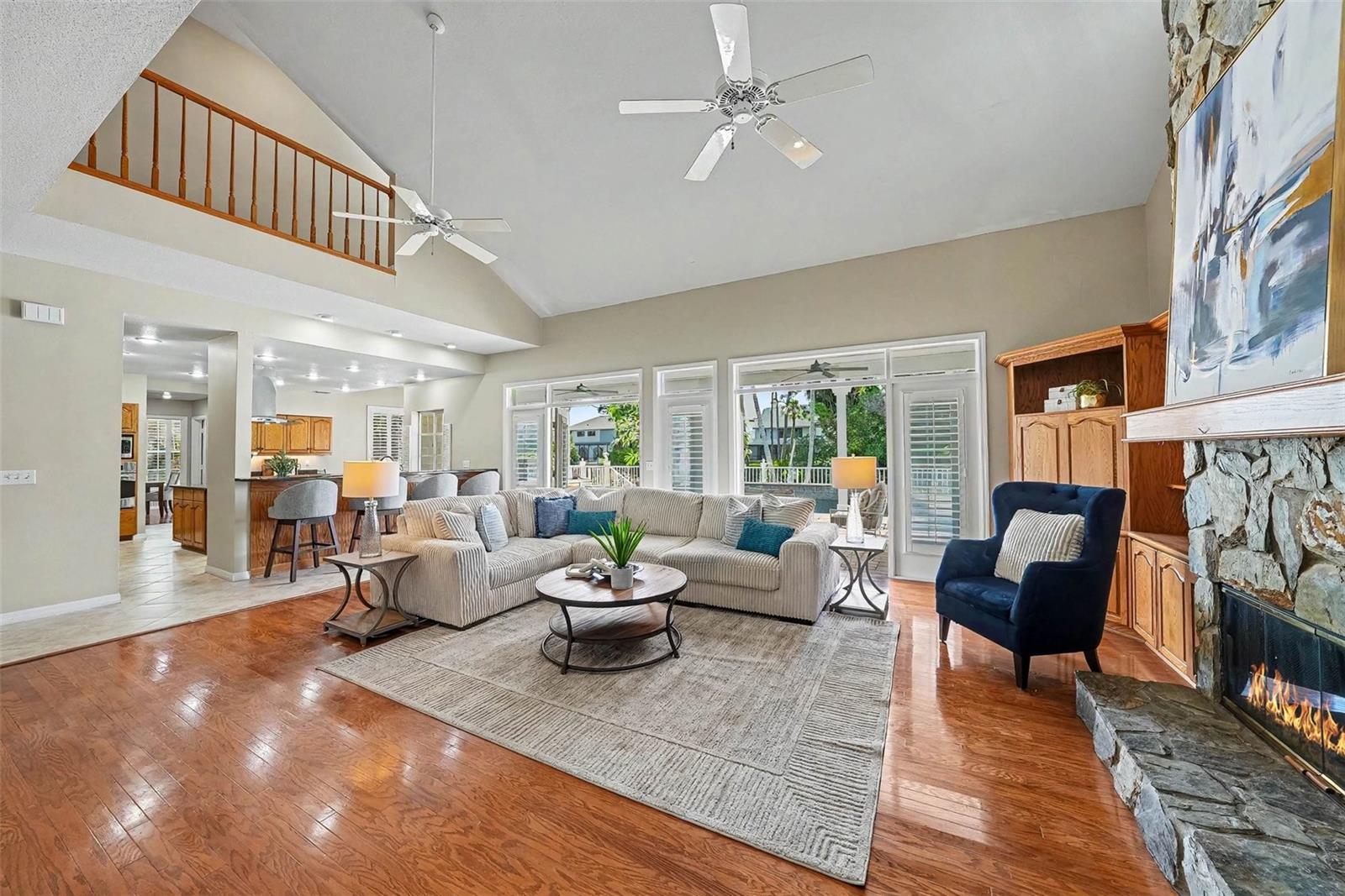 833 MARCO DR NE — photo 4
