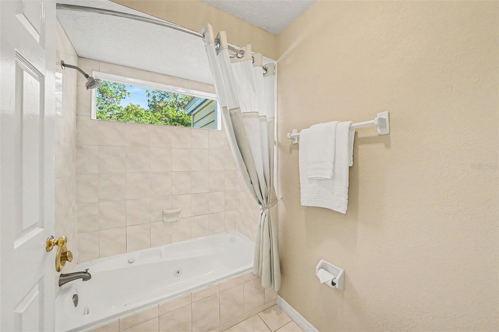 833 MARCO DR NE — photo 35