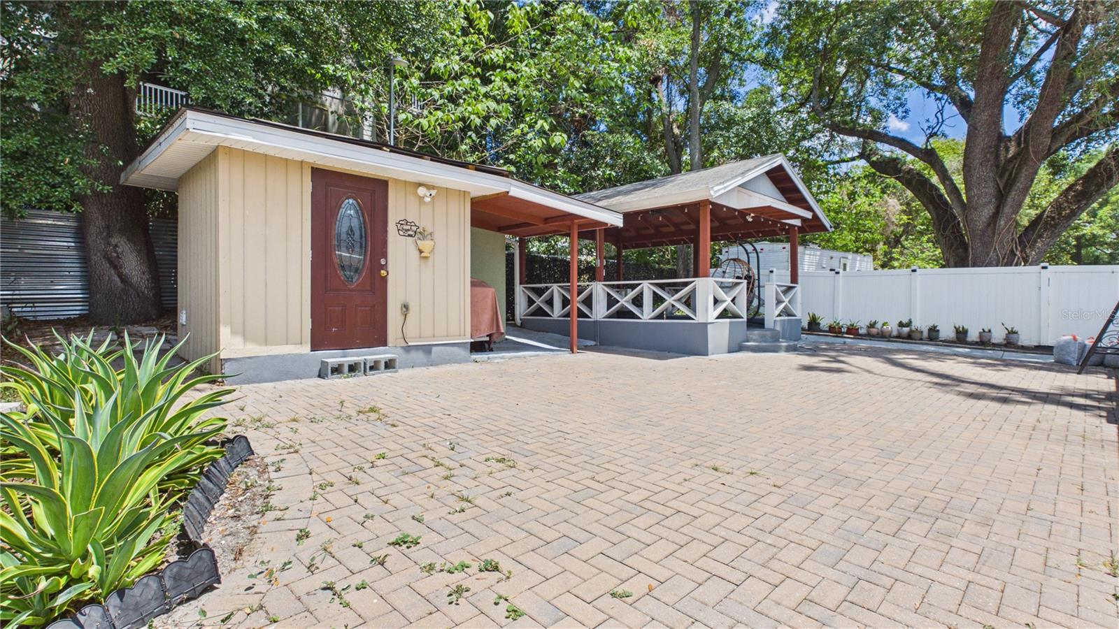 8721 N ORANGEVIEW AVE — photo 41