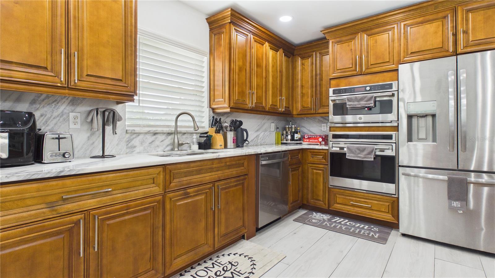 8721 N ORANGEVIEW AVE — photo 22