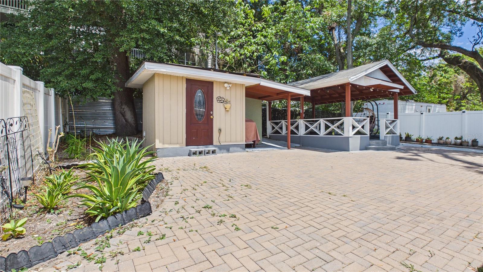 8721 N ORANGEVIEW AVE — photo 45