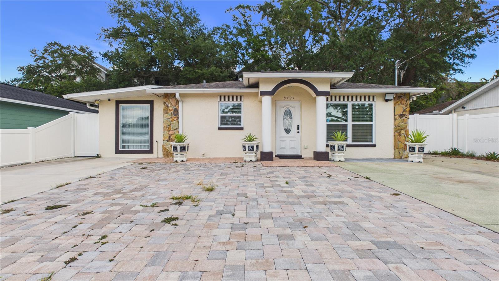 8721 N ORANGEVIEW AVE — photo 3