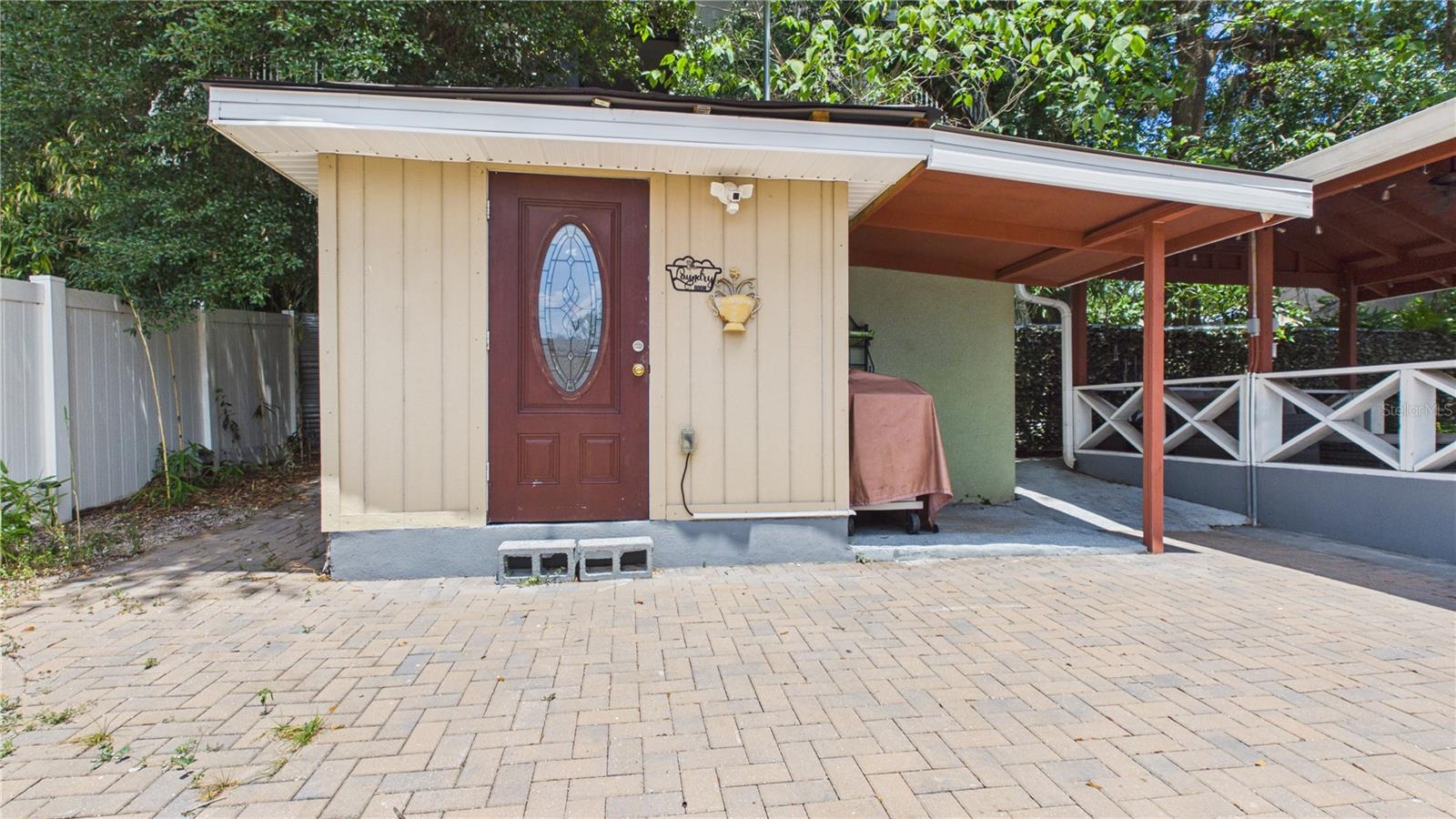 8721 N ORANGEVIEW AVE — photo 42