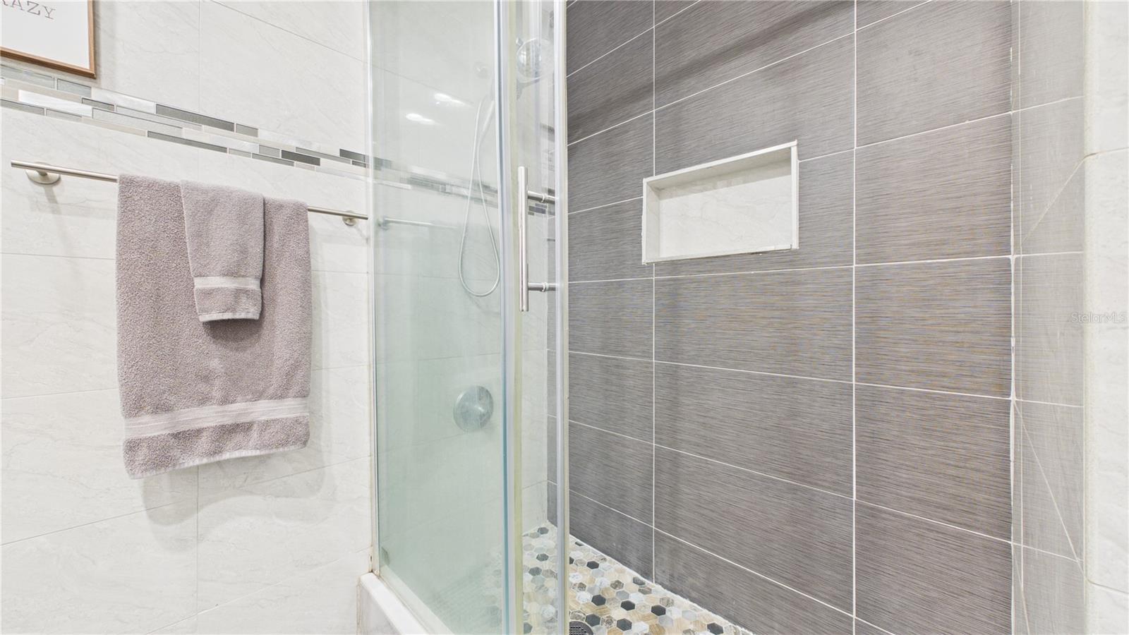 8721 N ORANGEVIEW AVE — photo 29