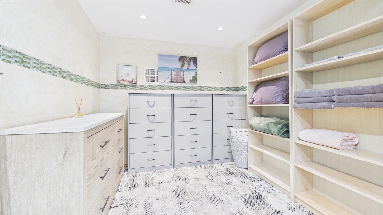 8721 N ORANGEVIEW AVE — photo 34