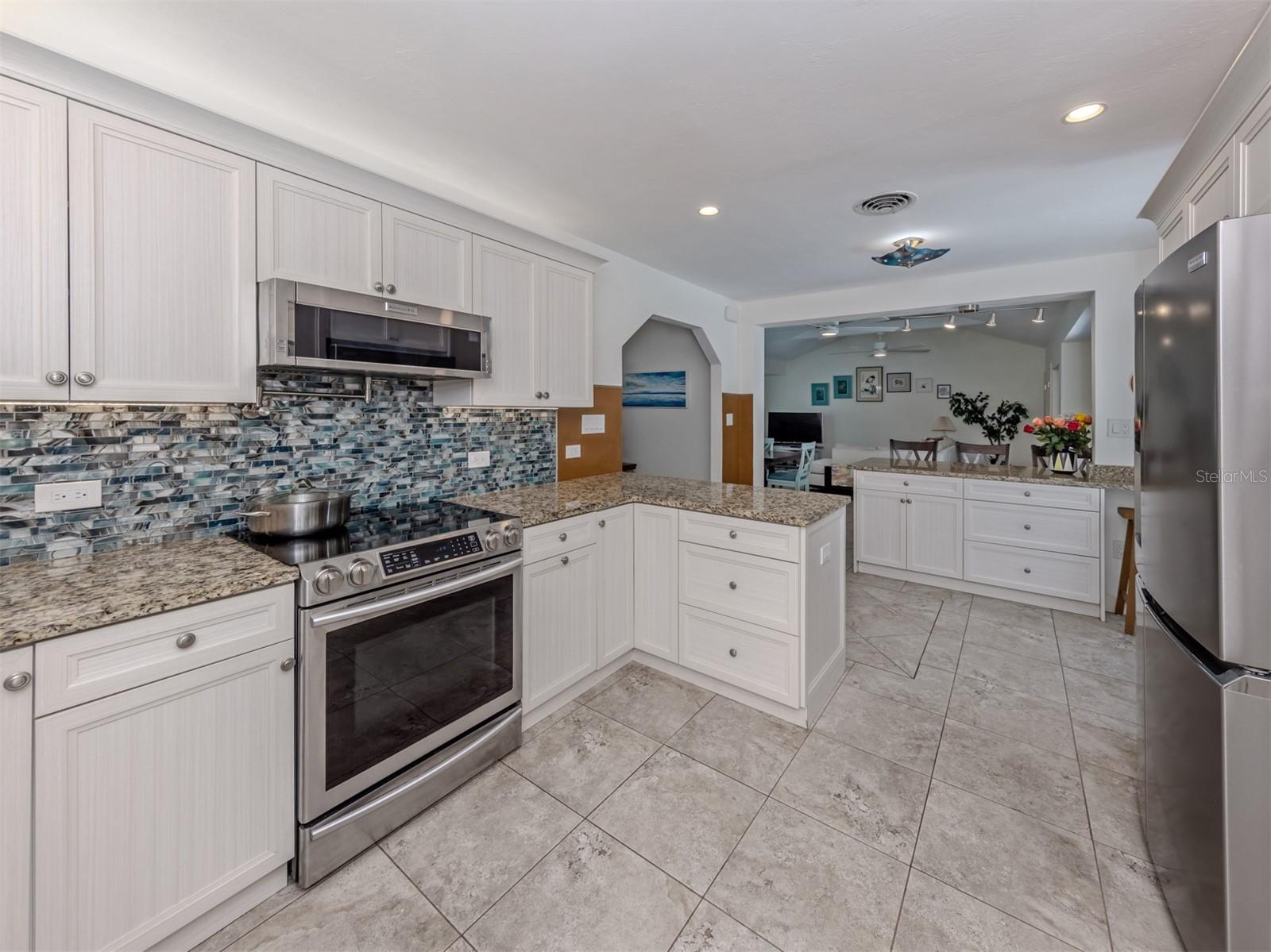 500 ALHAMBRA RD — photo 17