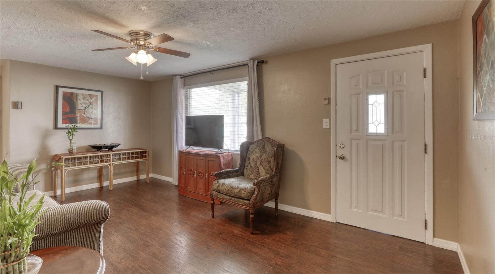 2048 MELODY DR — photo 3