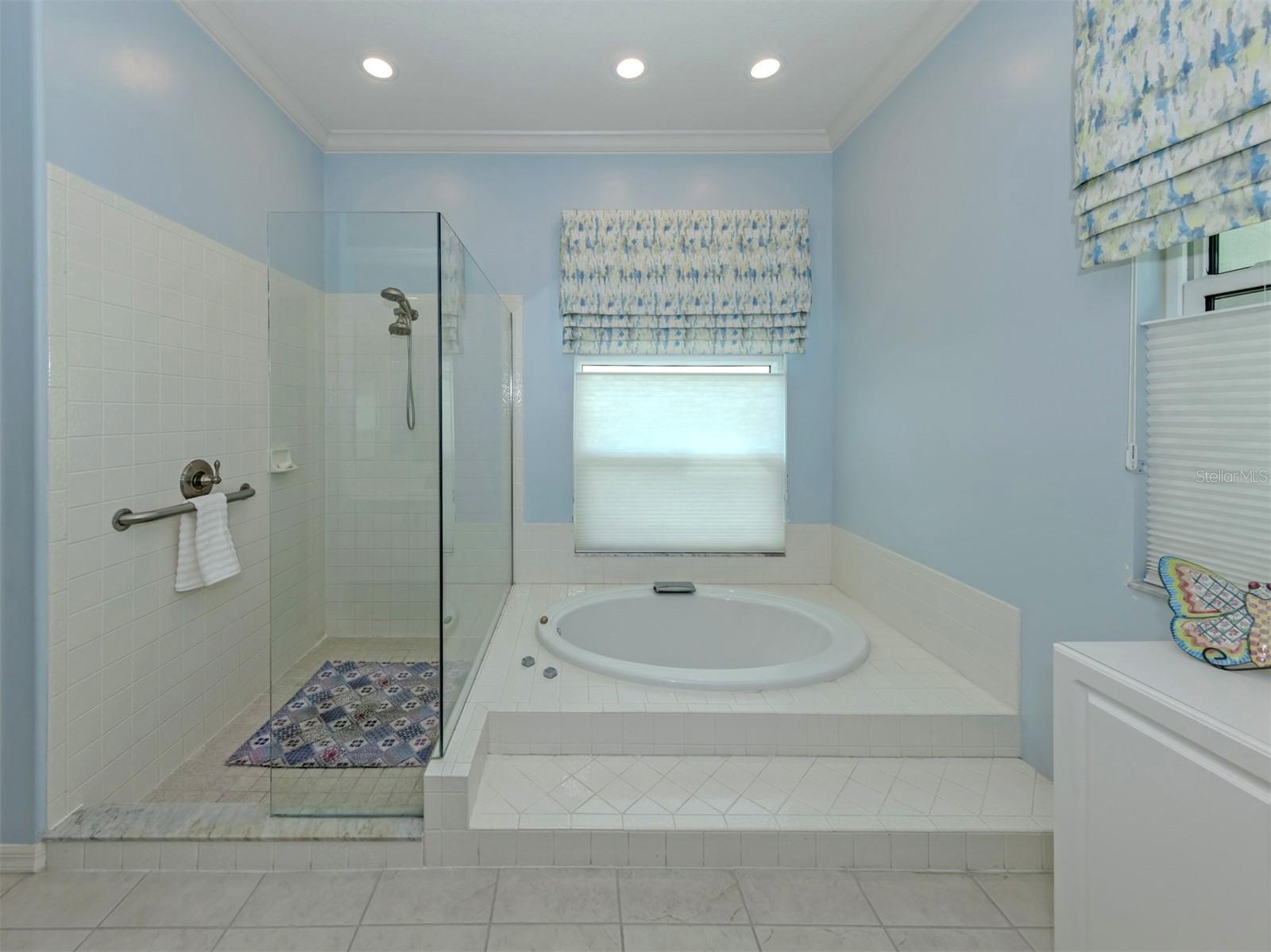 417 WELLINGTON CT — photo 19