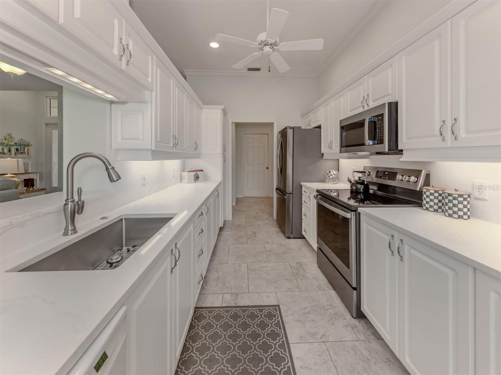 417 WELLINGTON CT — photo 13