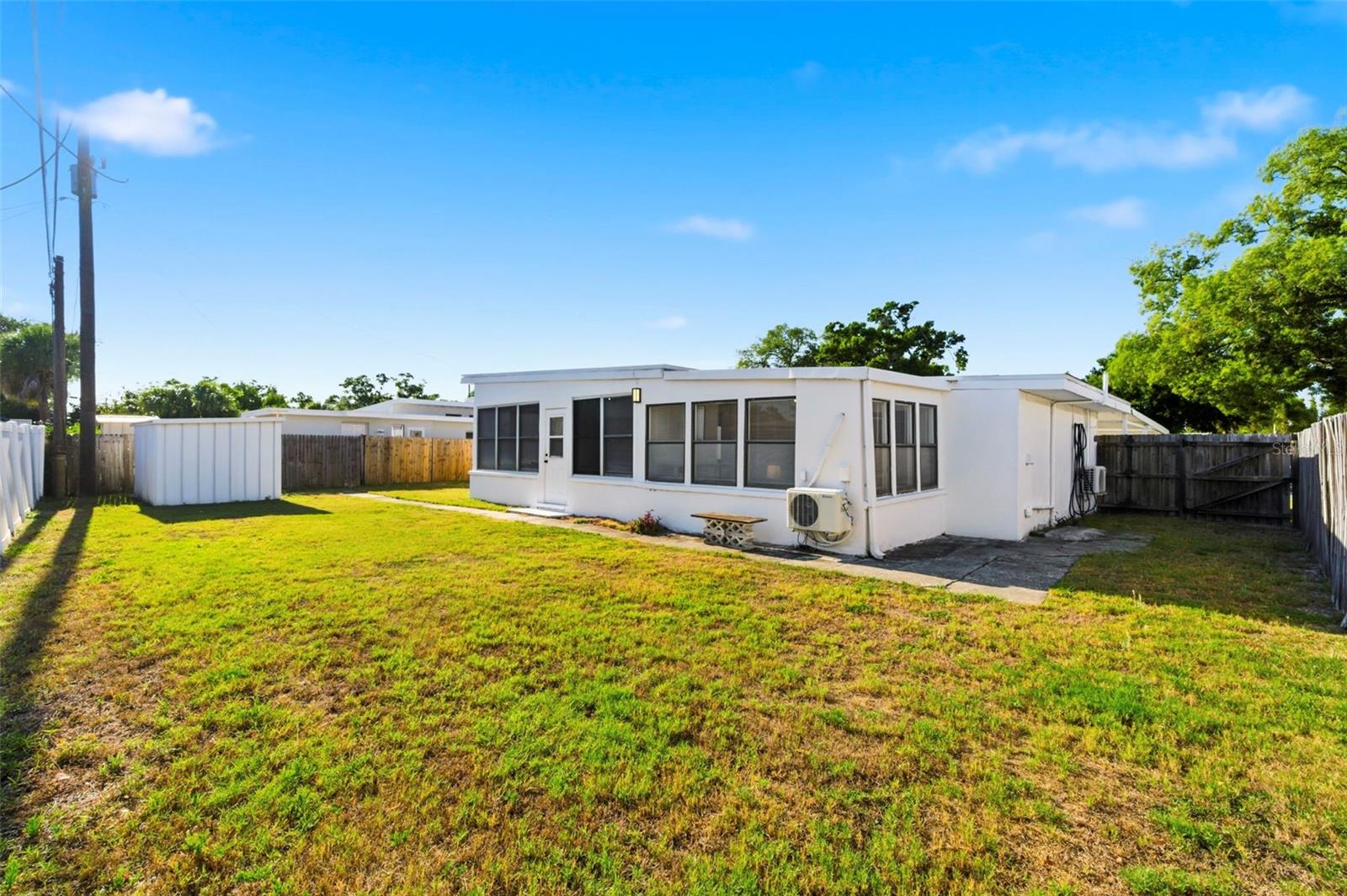 6350 HAMPTON DRIVE N — photo 42