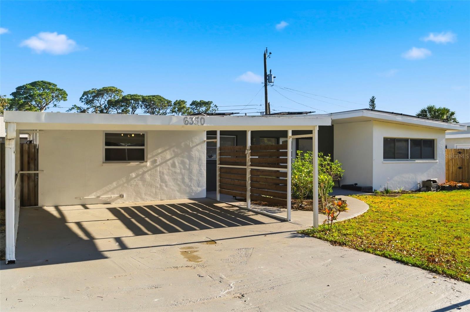 6350 HAMPTON DRIVE N — photo 2
