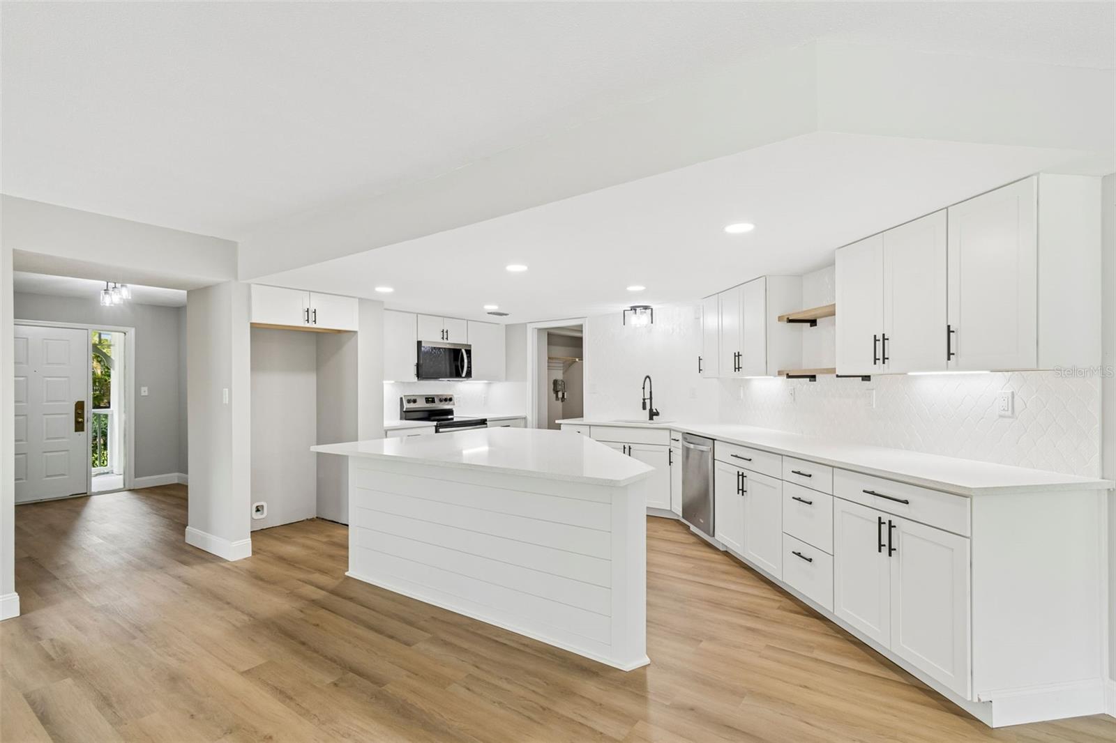 2533 DOLLY BAY DR #101 — photo 3