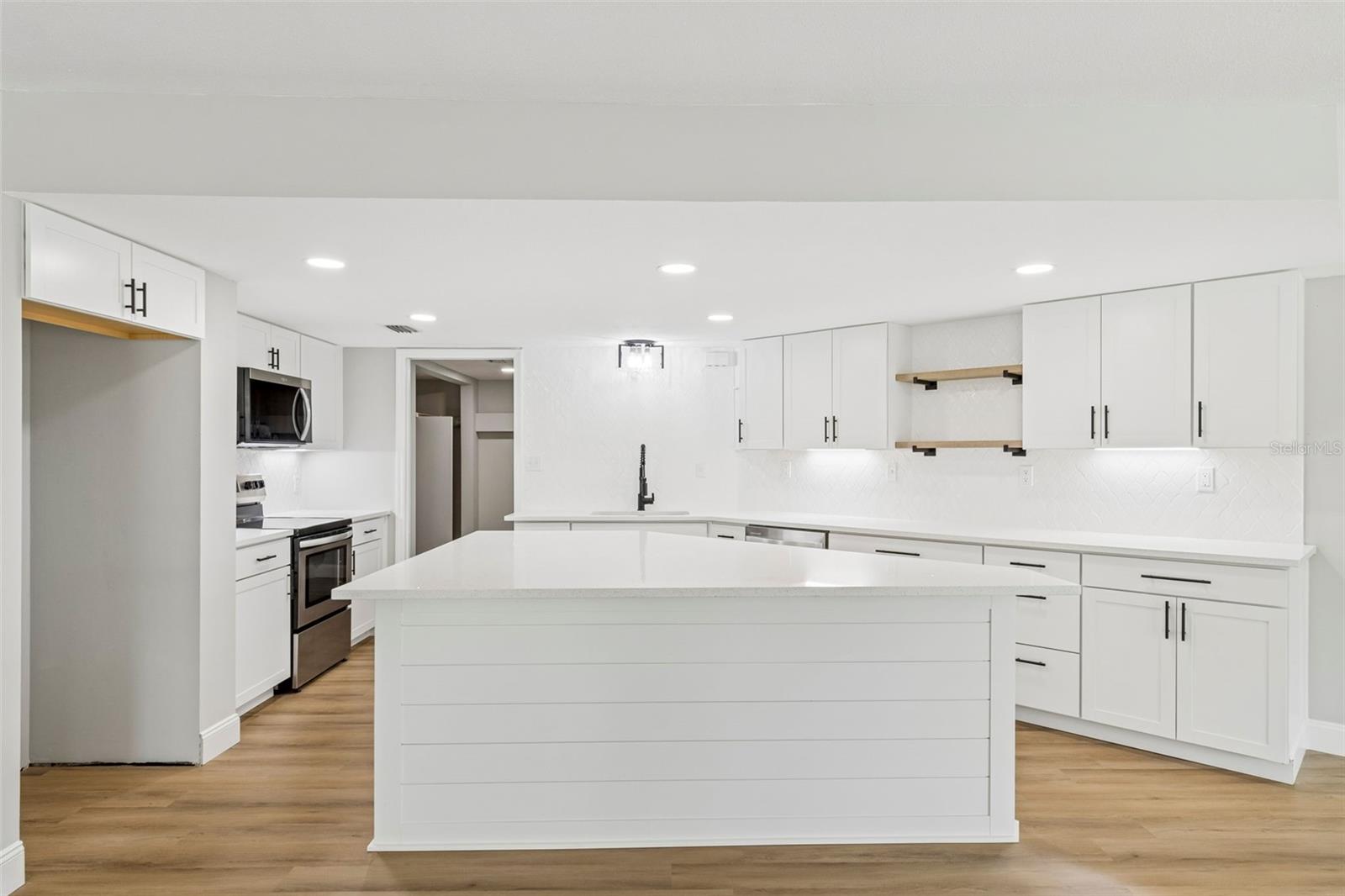 2533 DOLLY BAY DR #101 — photo 2