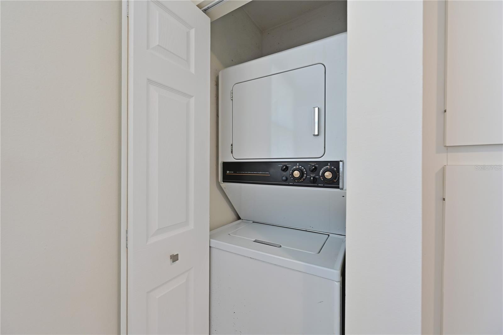 609 WOODLAWN DR — photo 12