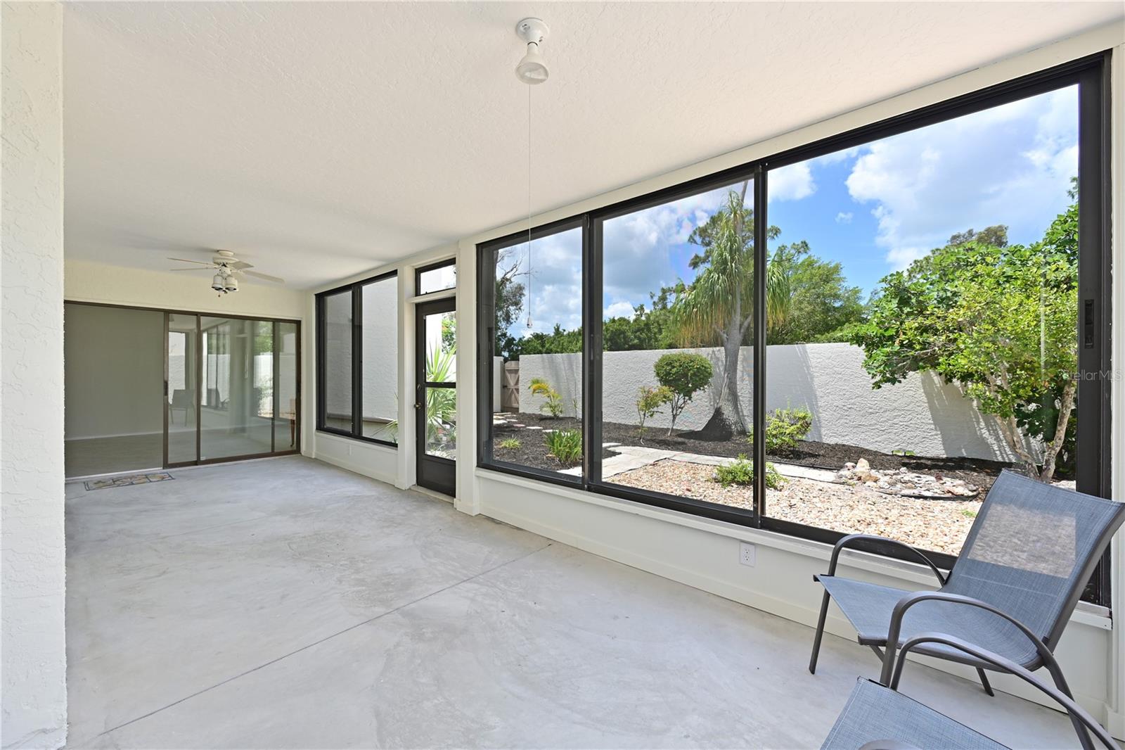 609 WOODLAWN DR — photo 21