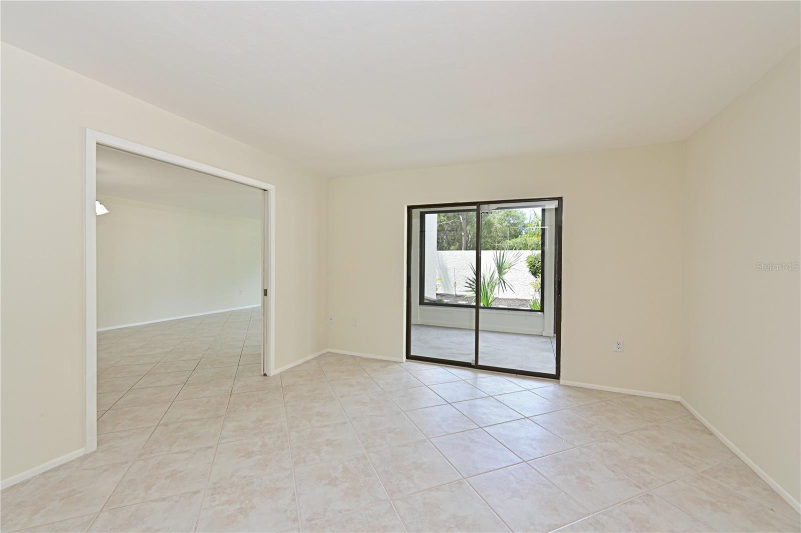 609 WOODLAWN DR — photo 17