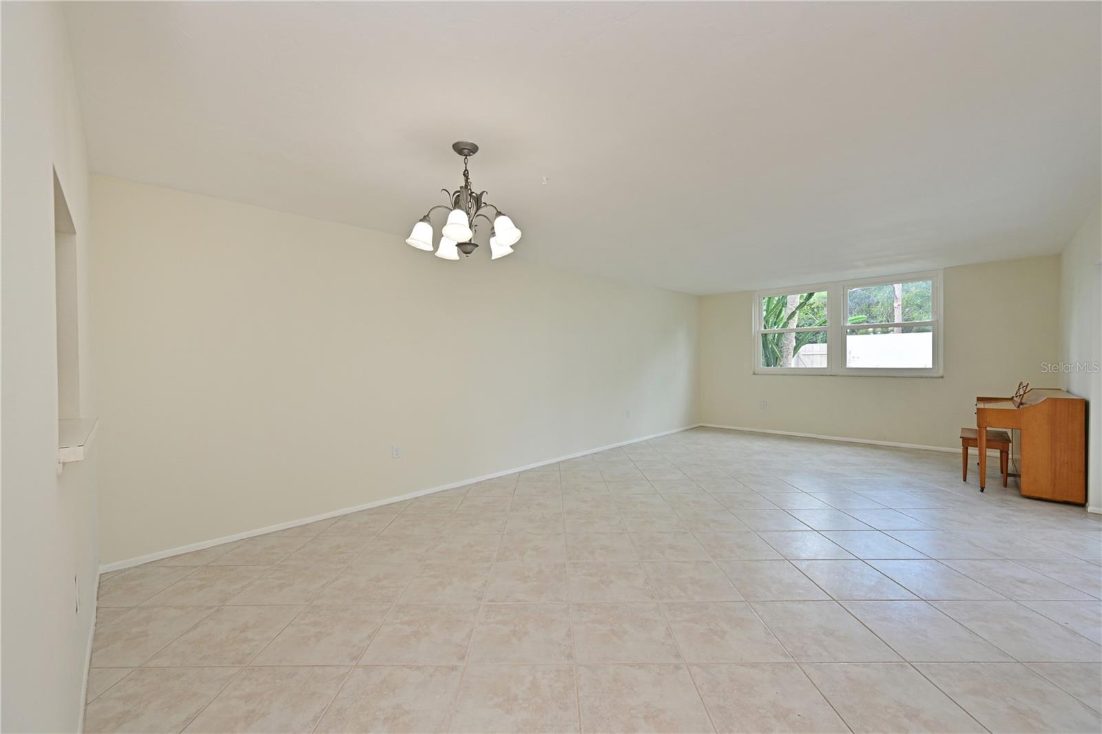 609 WOODLAWN DR — photo 6