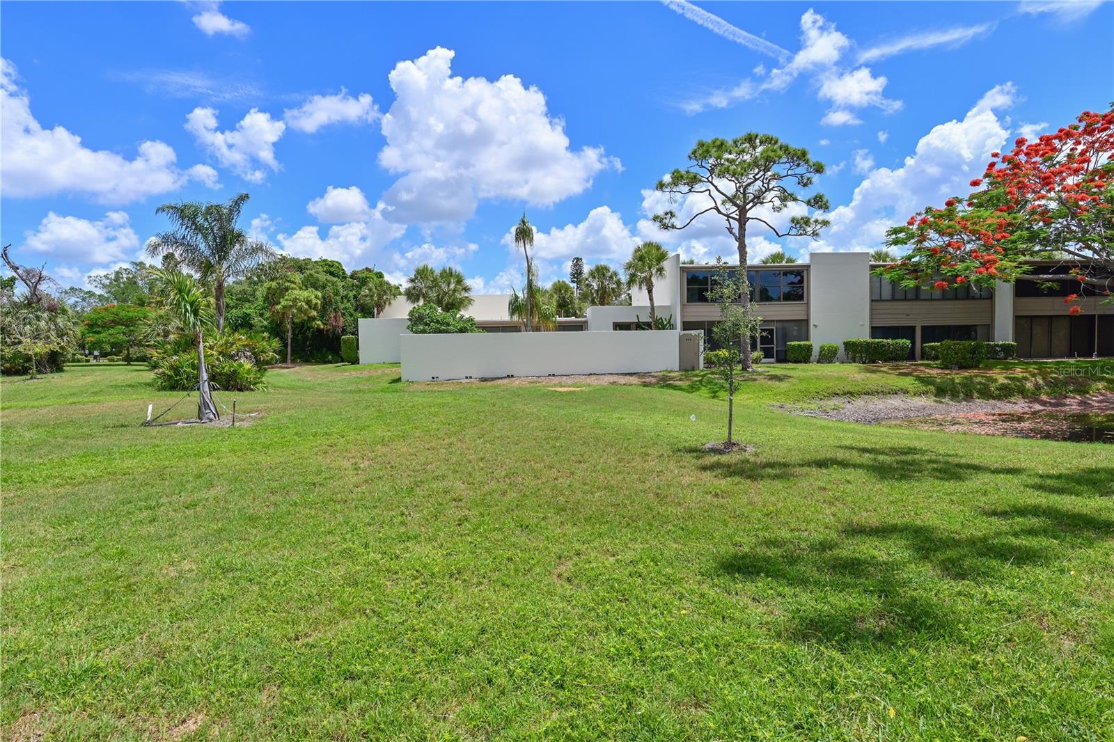 609 WOODLAWN DR — photo 28