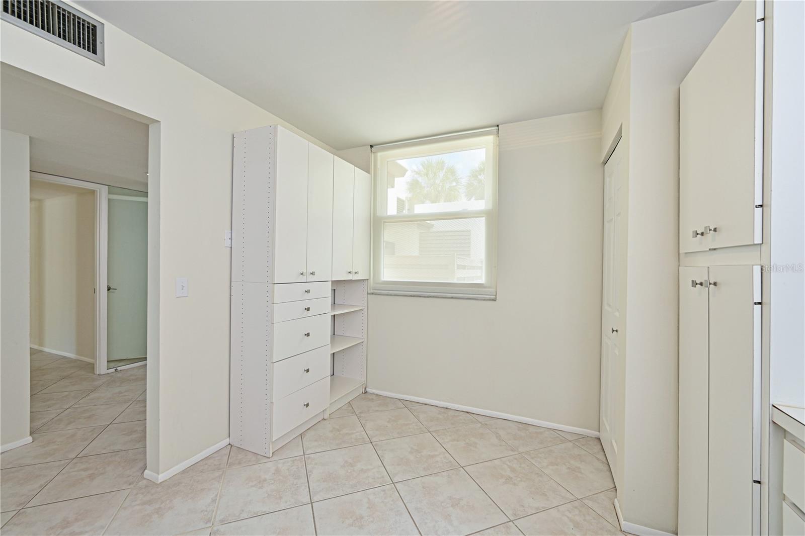 609 WOODLAWN DR — photo 11