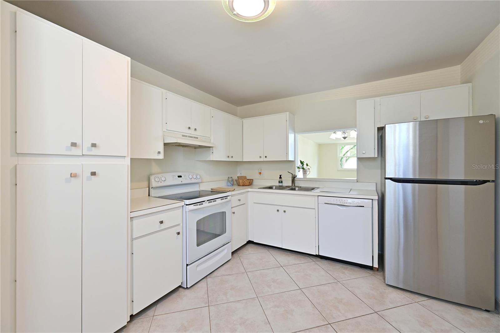 609 WOODLAWN DR — photo 9