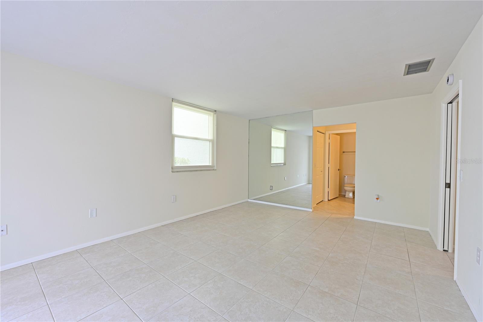 609 WOODLAWN DR — photo 14